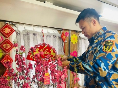 Tàu Hải quân 276 rộn ràng chuẩn bị đón Xuân