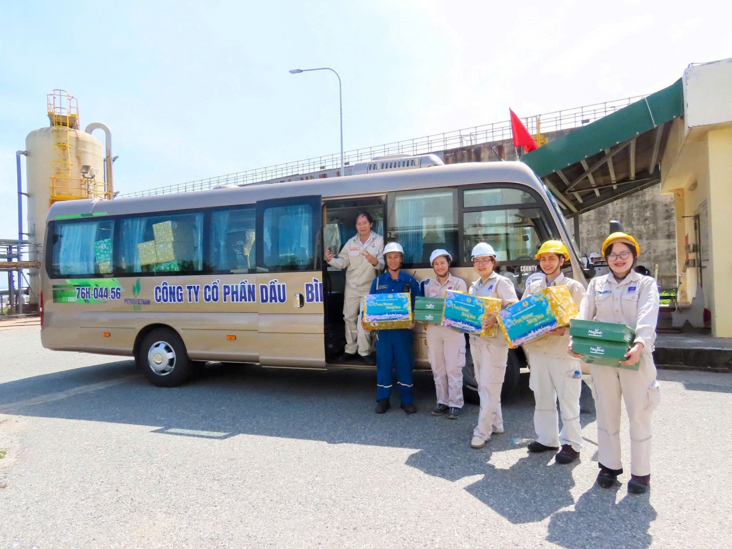 Tiếp thêm động lực, sự gắn kết với NLĐ trực vận hành dịp Tết tại NMLD Dung Quất