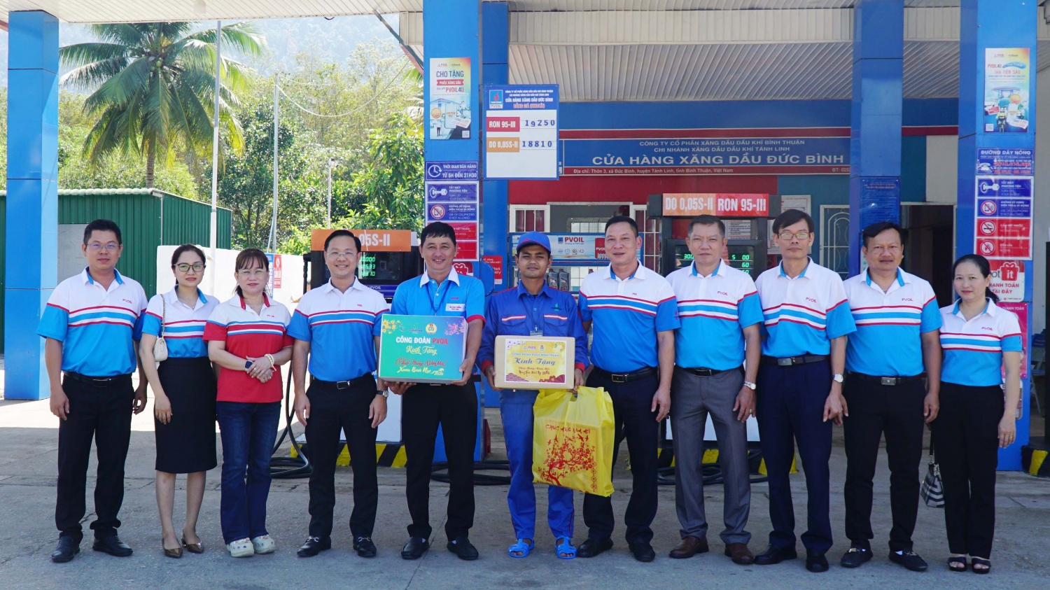 Công đoàn PVOIL thăm, tặng quà Tết cho người lao động PVOIL Phú Yên, PVOIL Bình Thuận Công đoàn PVOIL thăm, tặng quà Tết cho người lao động PVOIL Phú Yên, PVOIL Bình Thuận