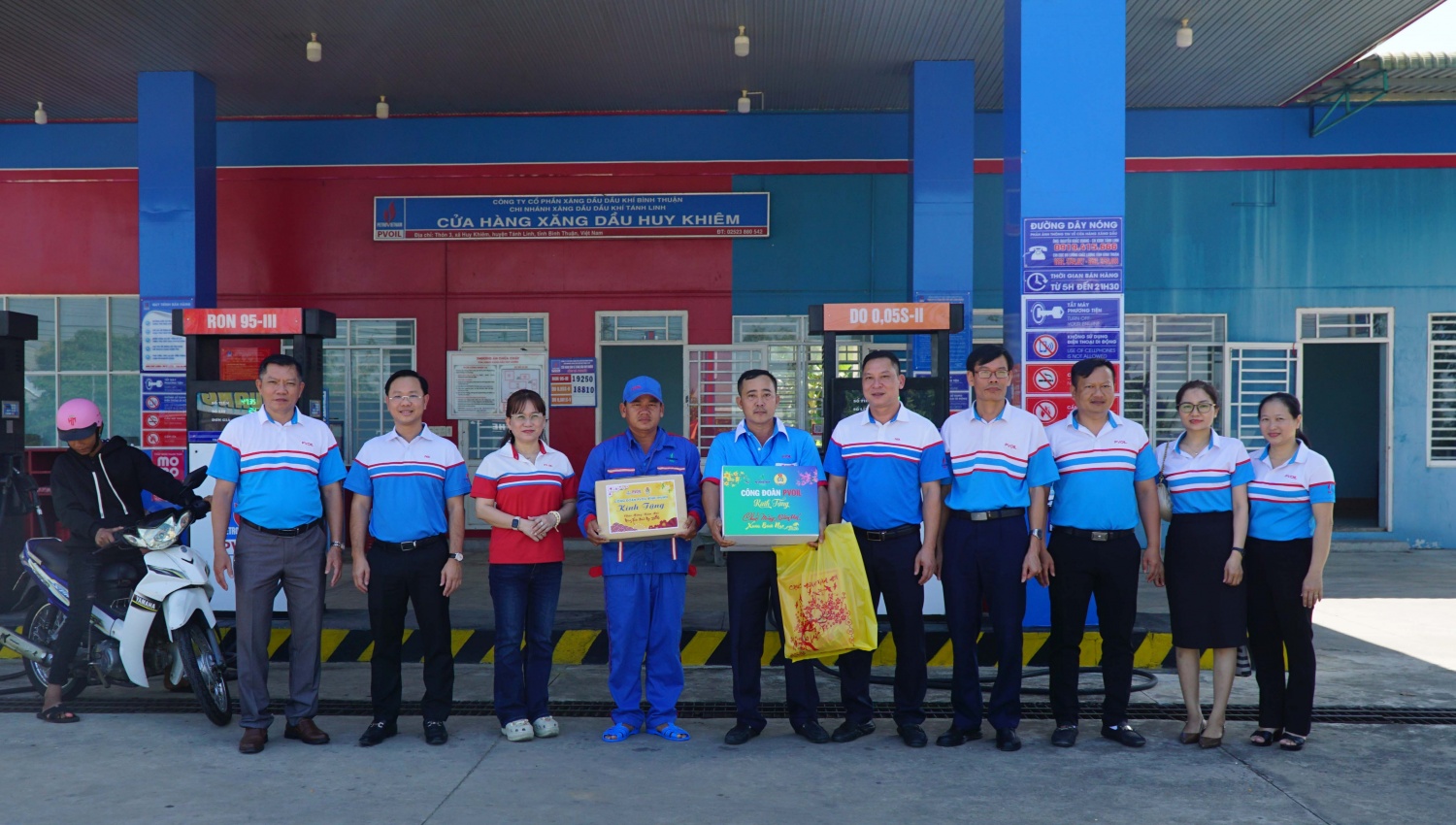 Công đoàn PVOIL thăm, tặng quà Tết cho người lao động PVOIL Phú Yên, PVOIL Bình Thuận Công đoàn PVOIL thăm, tặng quà Tết cho người lao động PVOIL Phú Yên, PVOIL Bình Thuận