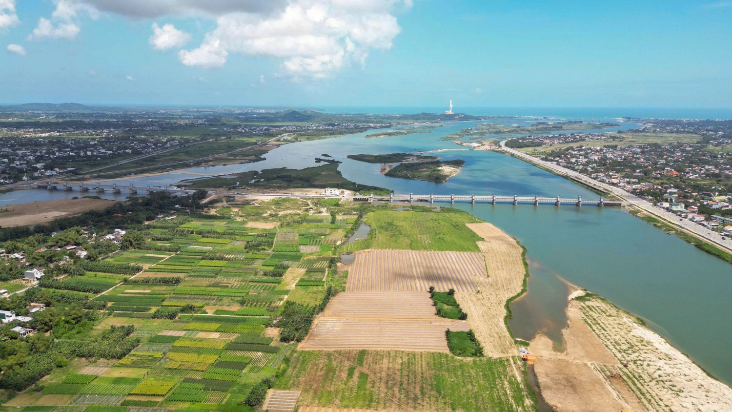 Quảng Ngãi: Thông xe cầu đập dâng sông Trà Khúc