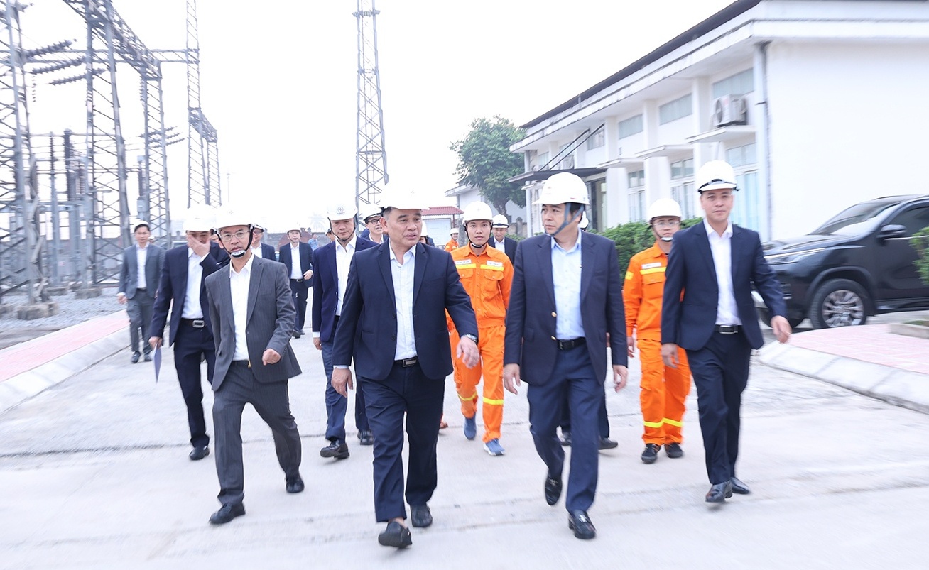 EVNNPT bảo đảm truyền tải điện an toàn, liên tục, ổn định dịp Tết Bính Ngọ 2026