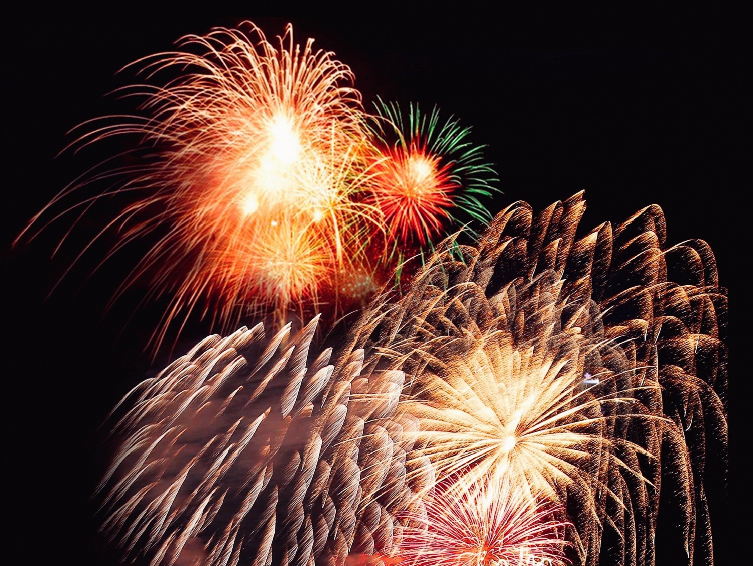 Đắk Lắk bắn pháo hoa 2 điểm đêm giao thừa