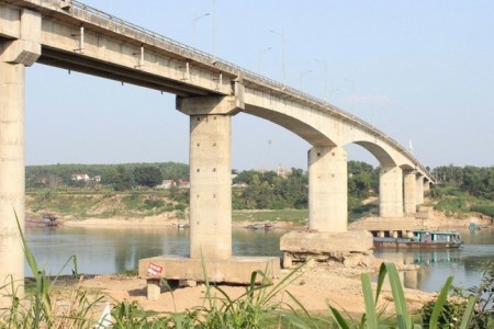 Trước 29 Tết, hoàn thành cầu phao qua sông Lô phục vụ nhân dân