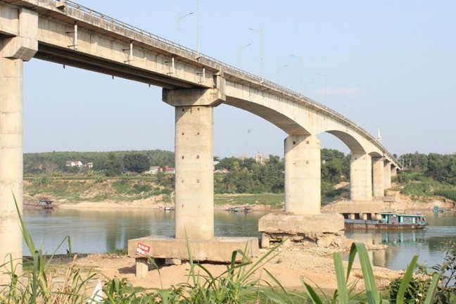 Trước 29 Tết, hoàn thành cầu phao qua sông Lô phục vụ nhân dân