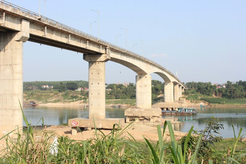 Trước 29 Tết, hoàn thành cầu phao qua sông Lô phục vụ nhân dân