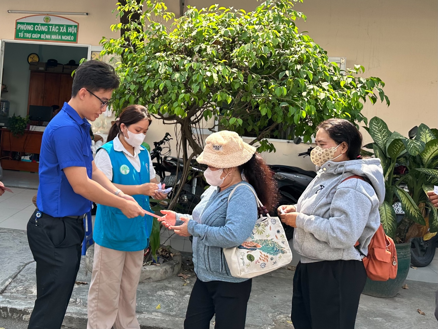 Xuân yêu thương - Nghĩa tình Petrovietnam sưởi ấm vùng lũ, tiếp sức bệnh nhi Xuân yêu thương - Nghĩa tình Petrovietnam sưởi ấm vùng lũ, tiếp sức bệnh nhi