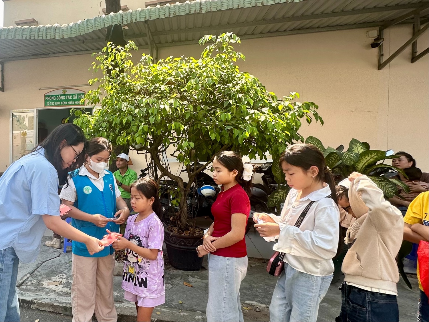 Xuân yêu thương - Nghĩa tình Petrovietnam sưởi ấm vùng lũ, tiếp sức bệnh nhi Xuân yêu thương - Nghĩa tình Petrovietnam sưởi ấm vùng lũ, tiếp sức bệnh nhi