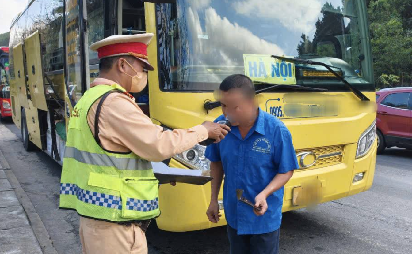 Lực lượng CSGT TP Đà Nẵng xử lý nghiêm các hành vi vi phạm trật tự an toàn giao thông, tập trung vào vi phạm nồng độ cồn.