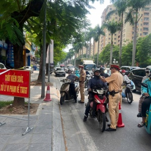 Cảnh sát giao thông triển khai đo nồng độ cồn từ sáng mùng 1 Tết