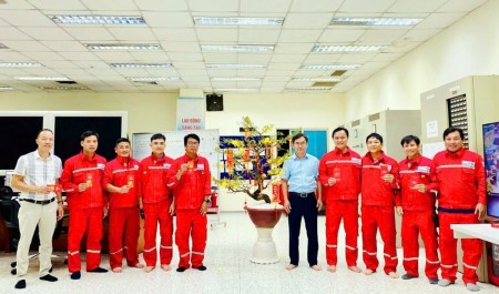 Lãnh đạo PV Power NT thăm, chúc Tết CBCNV làm việc đêm giao thừa