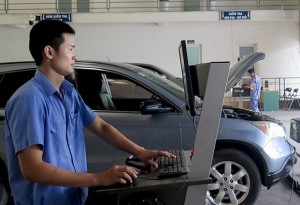 Chuẩn hóa kiểm định khí thải ô tô từ 1/3