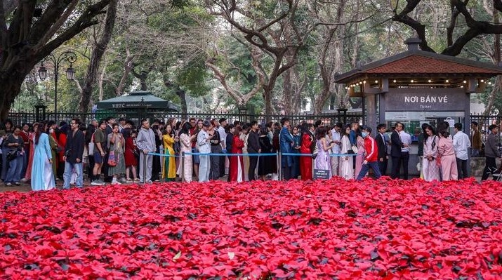 Nhộn nhịp xin chữ đầu năm tại Văn Miếu - Quốc Tử Giám