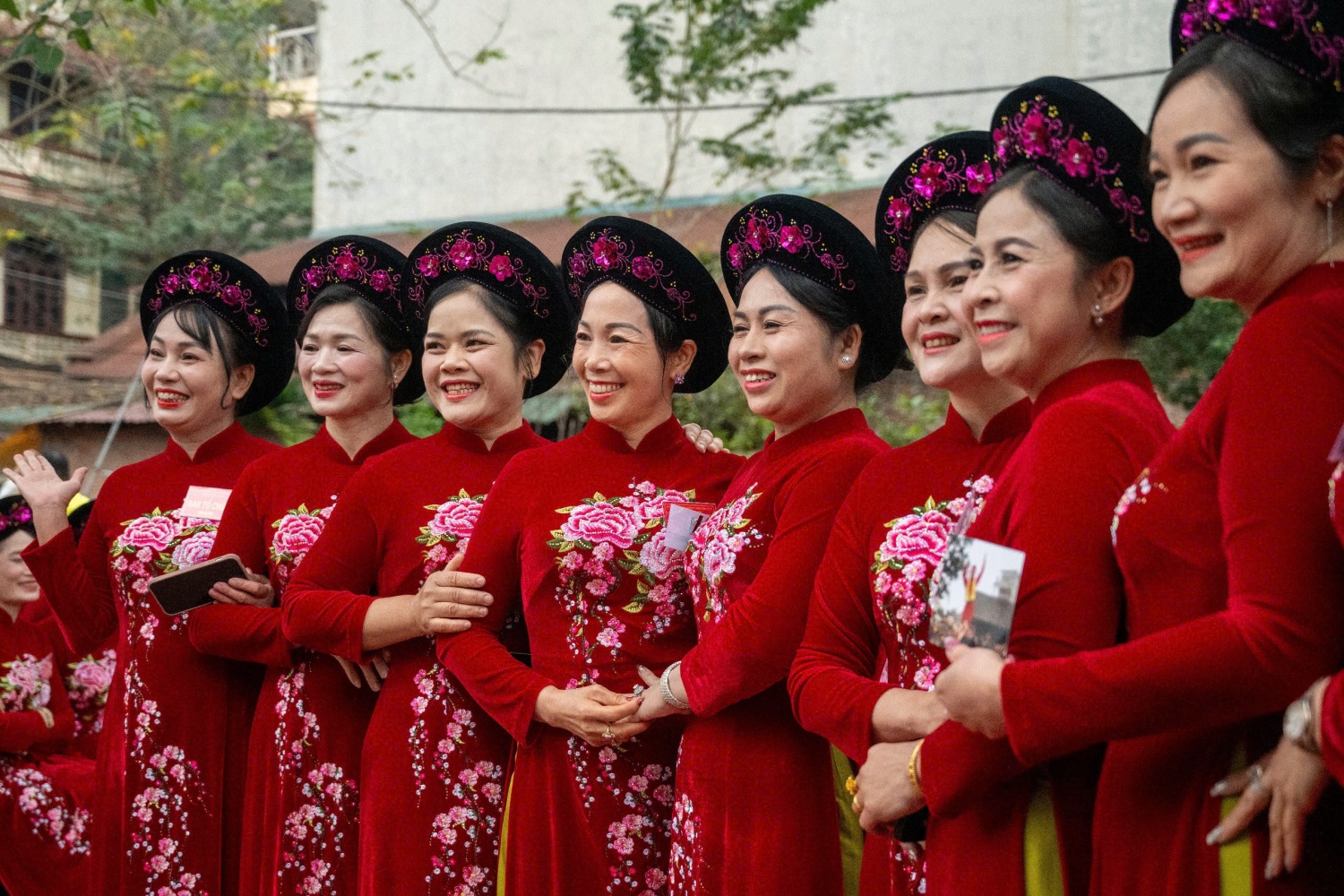 Hàng nghìn người chen chân xem rước pháo Đồng Kỵ