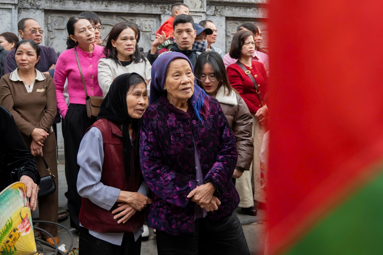 Hàng nghìn người chen chân xem rước pháo Đồng Kỵ