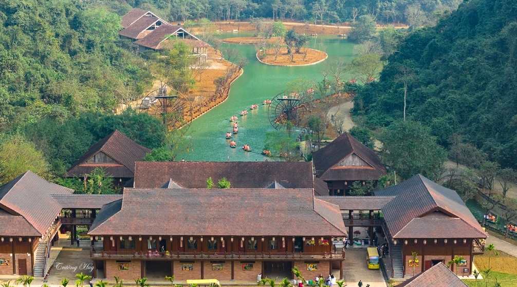 Du lịch Ninh Bình bứt tốc dịp Tết, Thung Ui “gây sốt” với vẻ đẹp hữu tình