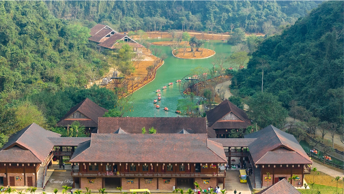 Du lịch Ninh Bình bứt tốc dịp Tết, Thung Ui “gây sốt” với vẻ đẹp hữu tình