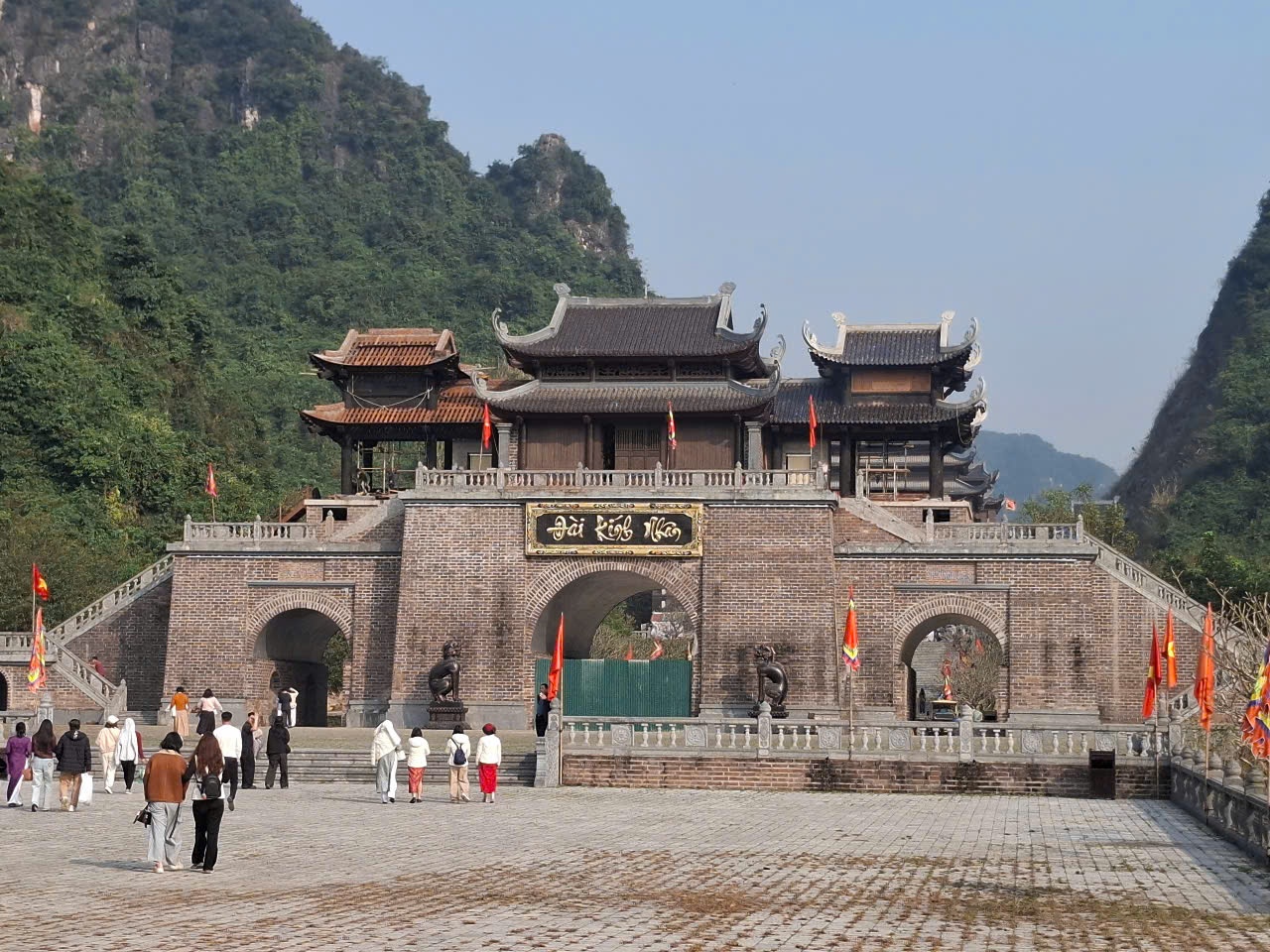 Du lịch Ninh Bình bứt tốc dịp Tết, Thung Ui “gây sốt” với vẻ đẹp hữu tình