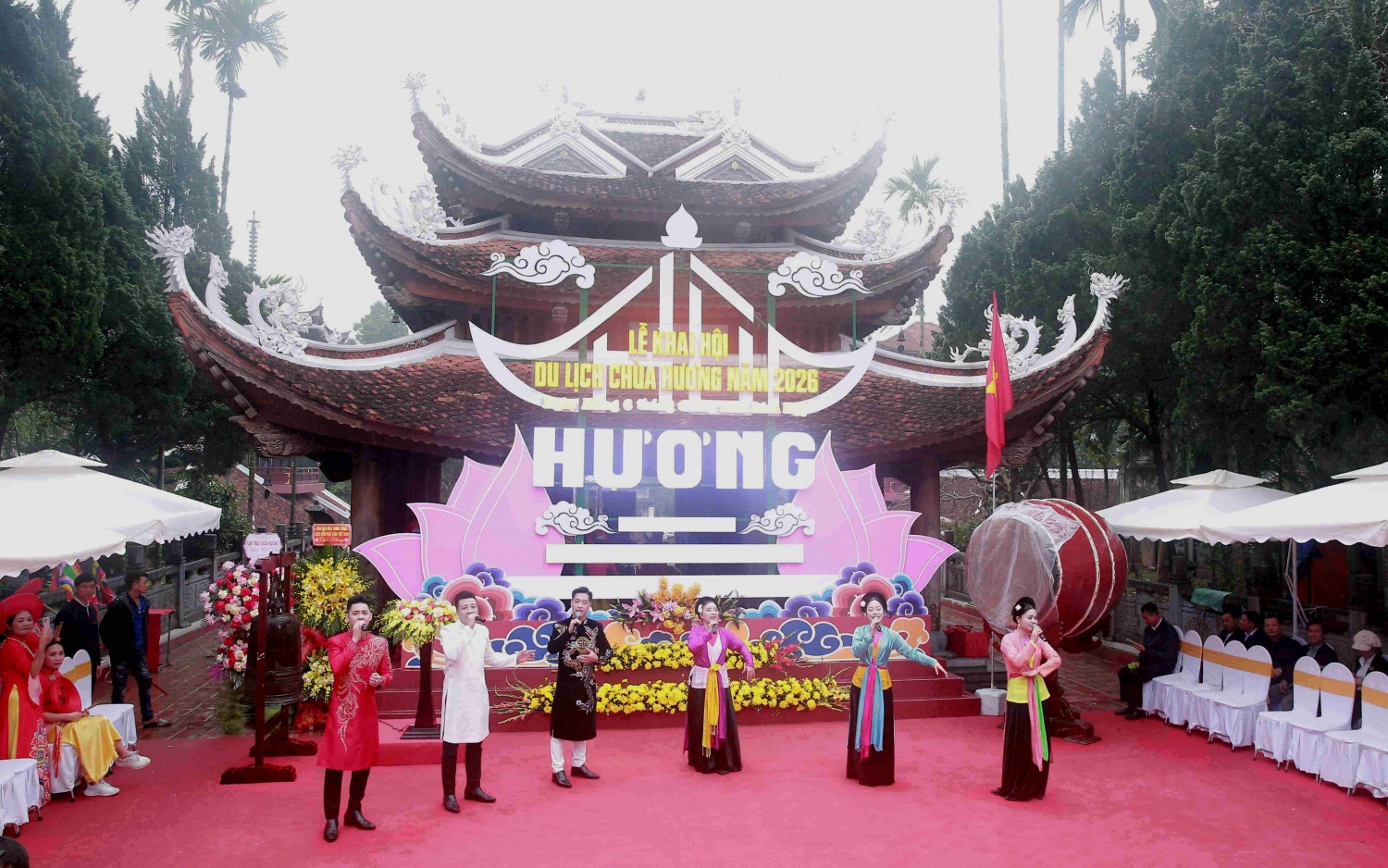 Chương trình nghệ thuật đặc biệt chào mừng năm mới Bính Ngọ chủ đề: “Mùa xuân trẩy hội Chùa Hương” Chương trình nghệ thuật đặc biệt chào mừng năm mới Bính Ngọ chủ đề: “Mùa xuân trẩy hội Chùa Hương”