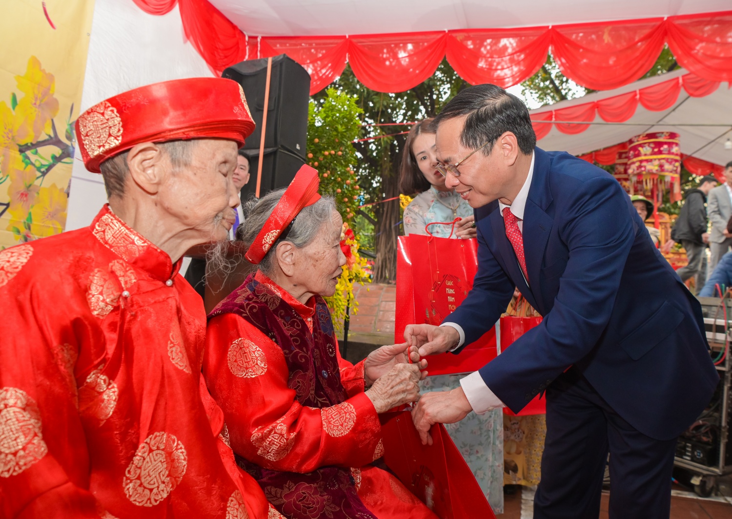 Phó Thủ tướng Bùi Thanh Sơn chúc Tết các cụ cao niên phường Tây Mỗ nhân dịp Xuân Bính Ngọ 2026 Phó Thủ tướng Bùi Thanh Sơn chúc Tết các cụ cao niên phường Tây Mỗ nhân dịp Xuân Bính Ngọ 2026