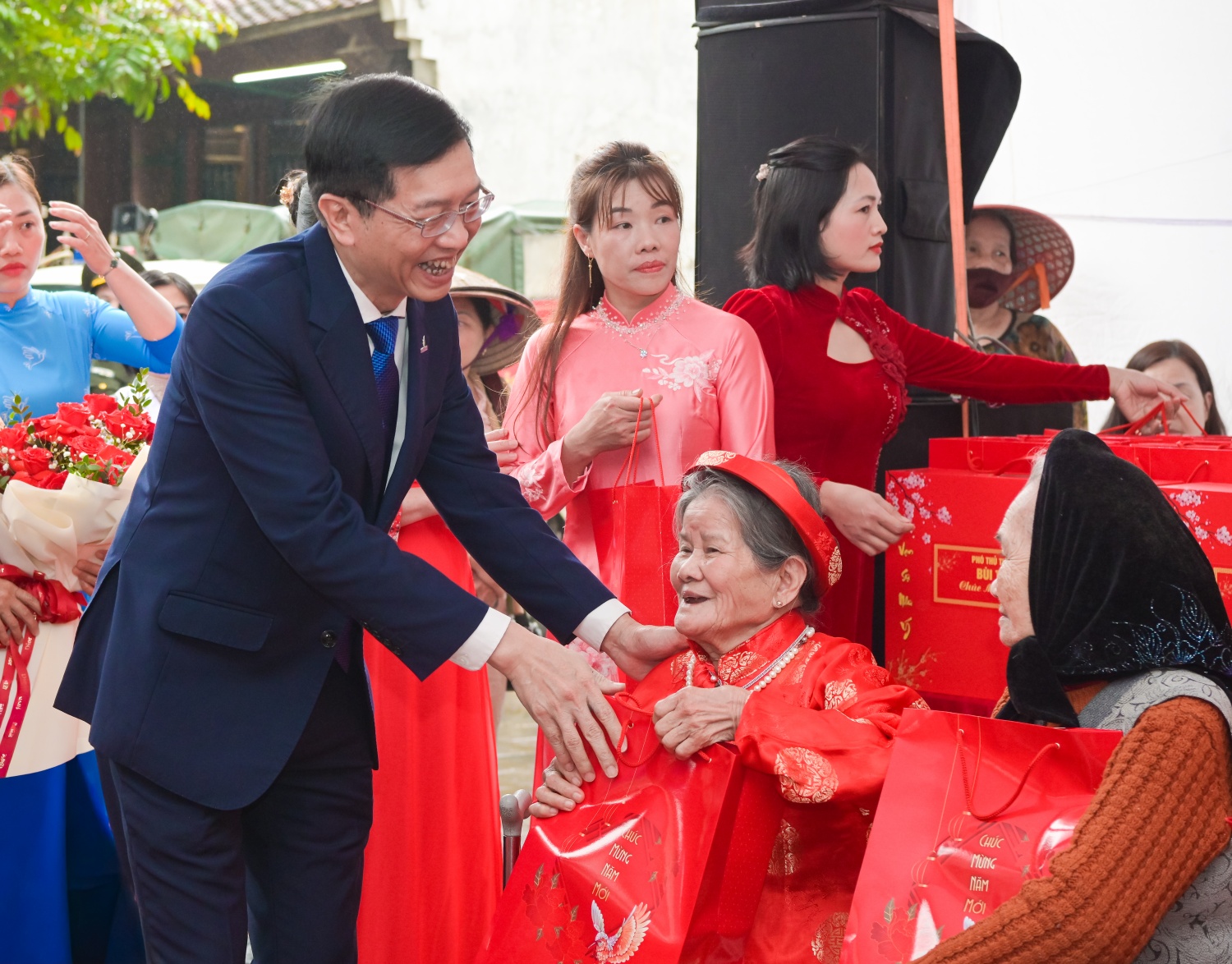 Phó Thủ tướng Bùi Thanh Sơn chúc Tết các cụ cao niên phường Tây Mỗ nhân dịp Xuân Bính Ngọ 2026 Phó Thủ tướng Bùi Thanh Sơn chúc Tết các cụ cao niên phường Tây Mỗ nhân dịp Xuân Bính Ngọ 2026