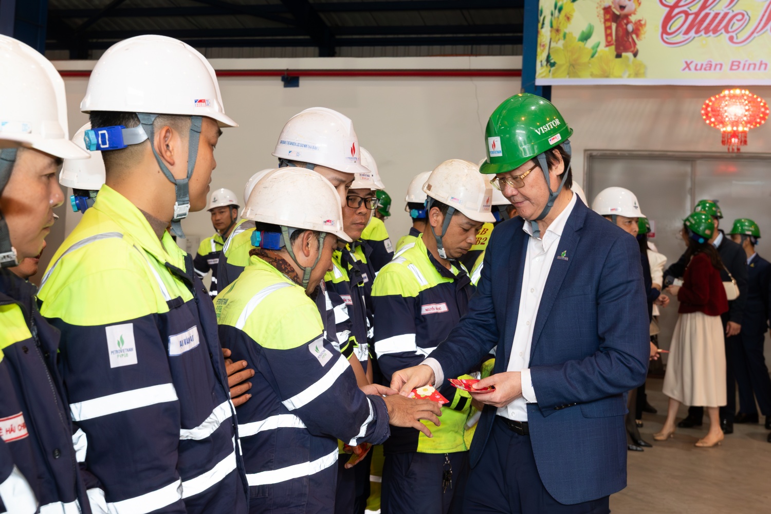 Lãnh đạo Petrovietnam chúc Tết, động viên người lao động Nhà máy Nhiệt điện Thái Bình 2 Lãnh đạo Petrovietnam chúc Tết, động viên người lao động Nhà máy Nhiệt điện Thái Bình 2