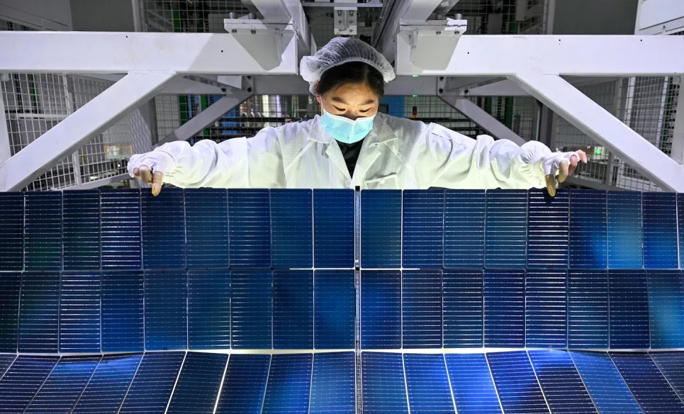 Trung Quốc tái cấu trúc ngành pin lithium và năng lượng mặt trời