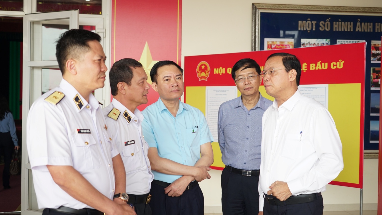 Cử tri Vùng 2 Hải quân đặc biệt quan tâm đến vai trò của Petrovietnam trong đảm bảo an ninh năng lượng và an ninh quốc phòng