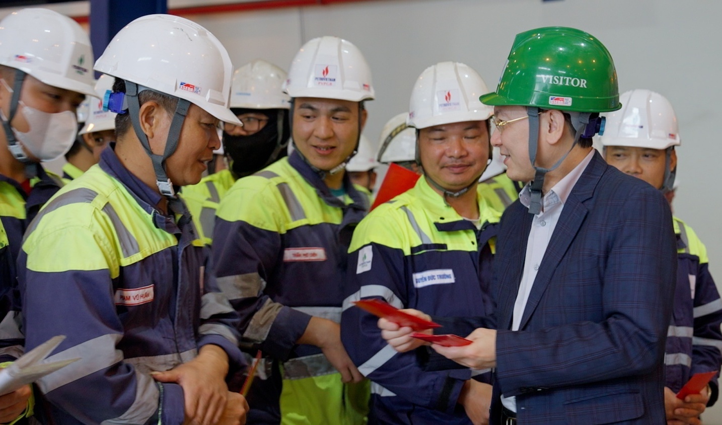 [VIDEO] Lãnh đạo Petrovietnam động viên tinh thần làm việc của người lao động NMNĐ Thái Bình 2 nhân dịp đầu xuân năm mới