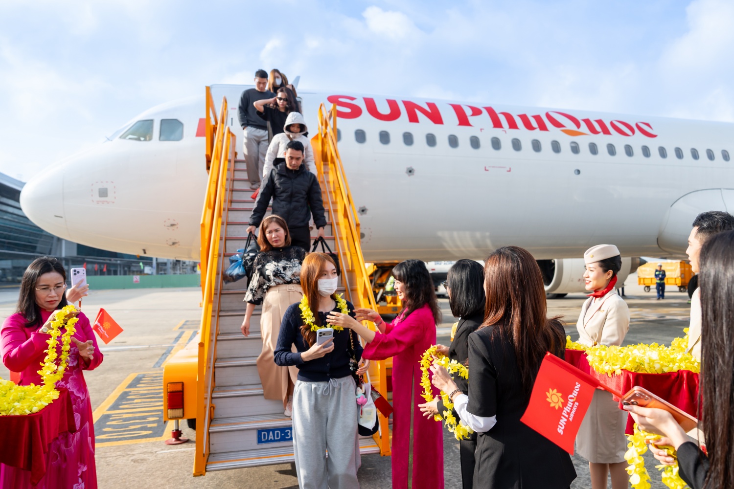 Những hành khách đầu tiên của Sun PhuQuoc Airways (SPA) bay từ Hà Nội tới Đà Nẵng.