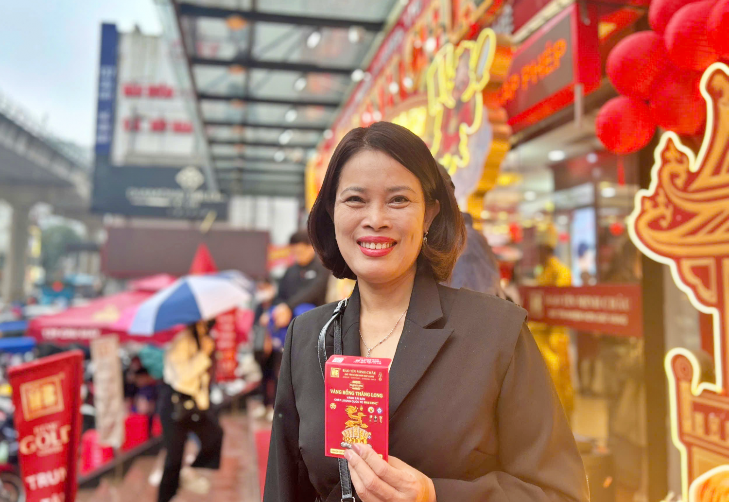 Chen chân tìm “Thần Tài” tại cửa hàng vàng