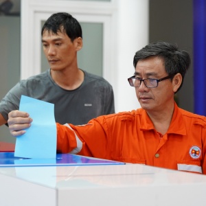 Người lao động Petrovietnam hân hoan bỏ phiếu sớm trước giờ ra giàn