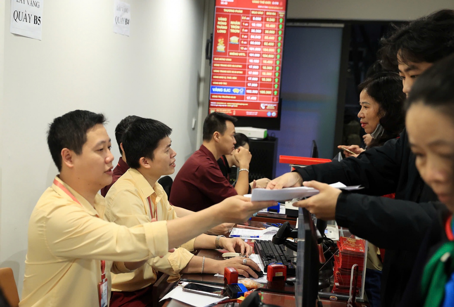 Mua vàng ngày vía Thần tài, cần lưu ý gì?