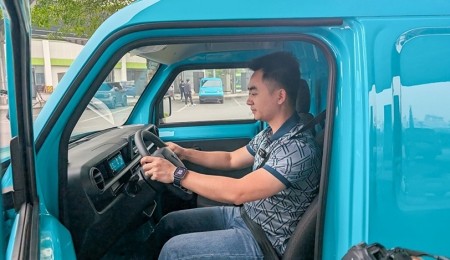 Thùng xe 2.600 lít, kích thước nhỏ gọn - EC Van là đáp án cho bài toán vận tải nội đô