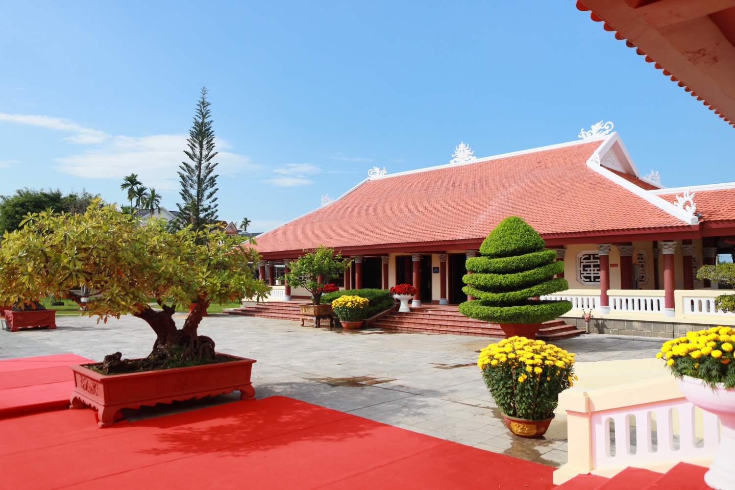 Một góc Khu lưu niệm Thủ tướng Phạm Văn Đồng, nơi các thế hệ đến dâng hương tưởng nhớ và tìm hiểu về cuộc đời của người. Một góc Khu lưu niệm Thủ tướng Phạm Văn Đồng, nơi các thế hệ đến dâng hương tưởng nhớ và tìm hiểu về cuộc đời của người.