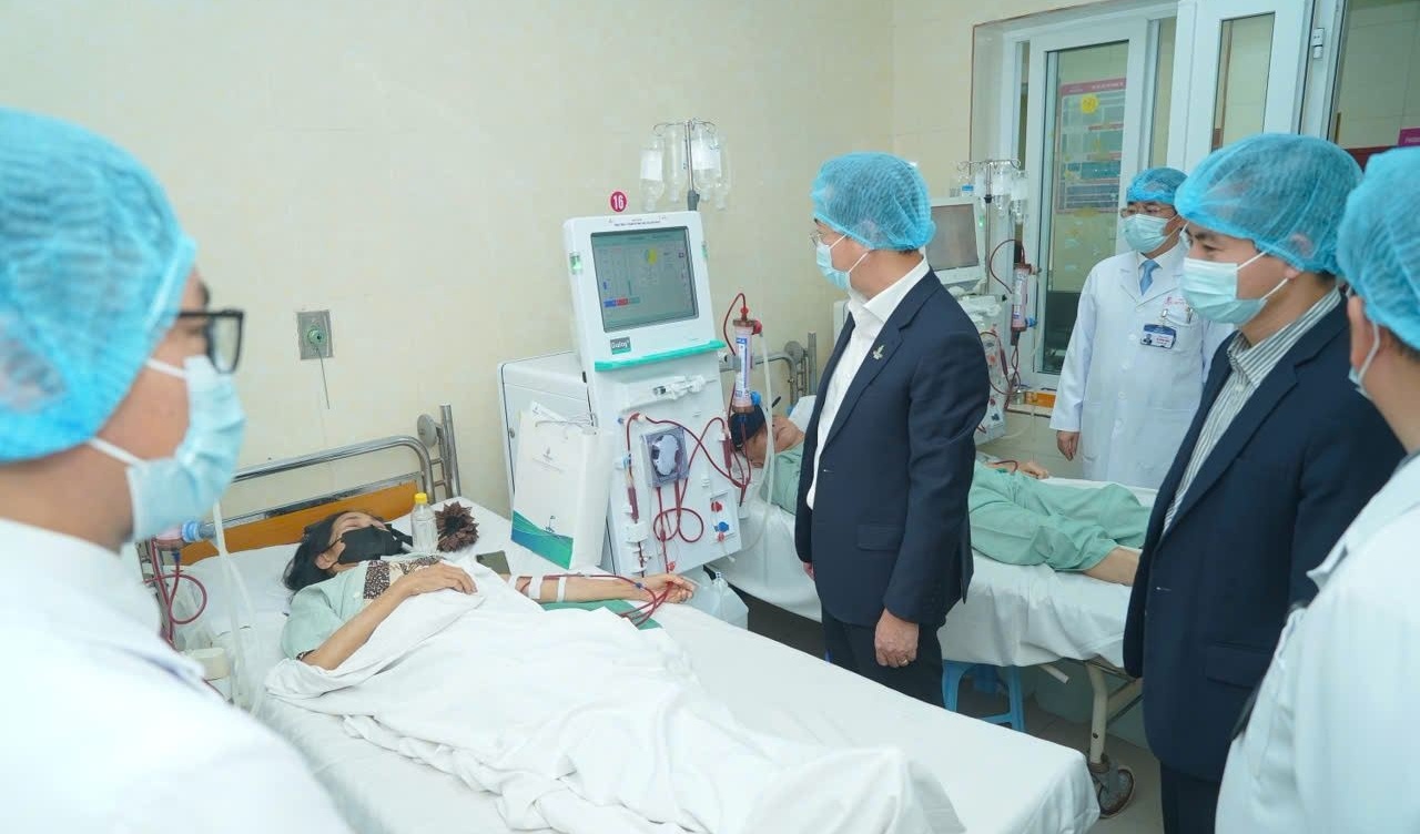 PVEP trao tặng máy chạy thận nhân tạo cho Bệnh viện E Hà Nội