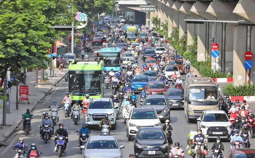 Hà Nội sẽ chuyển toàn bộ taxi chạy xăng, dầu sang xe điện trước năm 2030