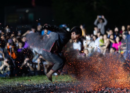 Bí ẩn lễ hội nhảy lửa của người Pà Thẻn