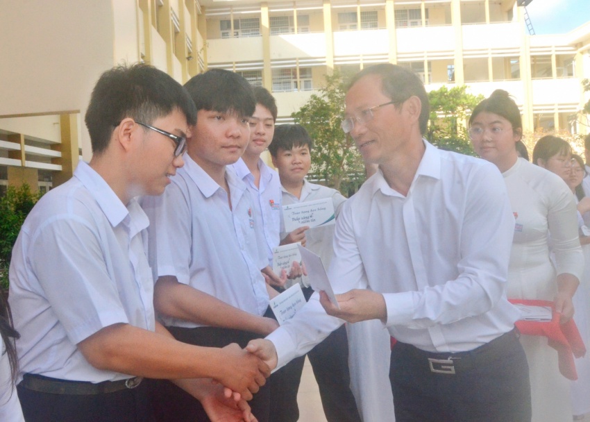 Petrovietnam thắp sáng niềm tin, tiếp sức ước mơ cho học sinh Trường THPT Trần Nguyên Hãn (TP HCM)