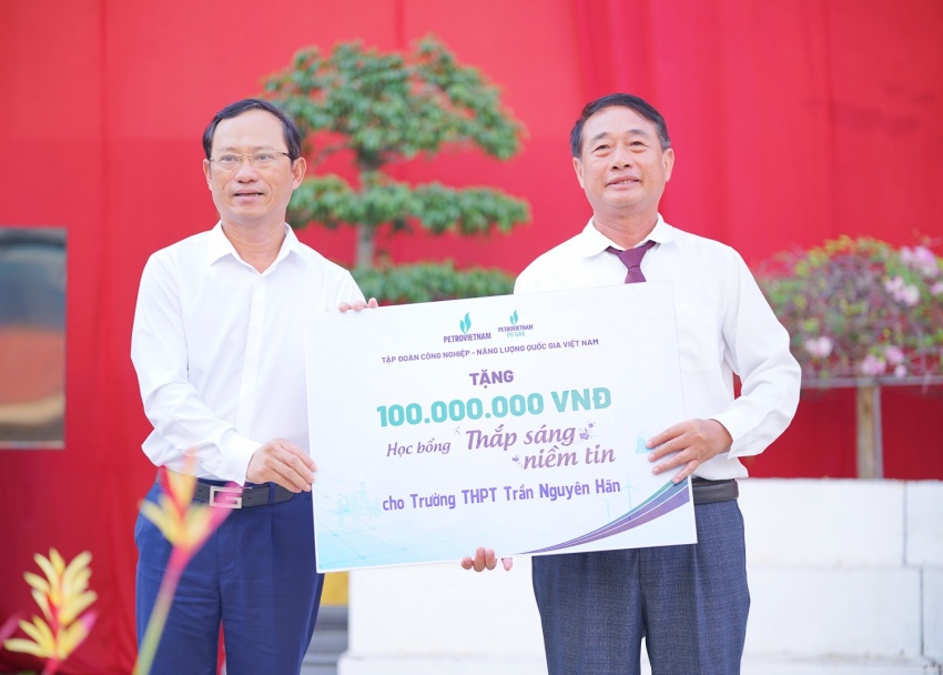 Petrovietnam thắp sáng niềm tin, tiếp sức ước mơ cho học sinh Trường THPT Trần Nguyên Hãn (TP HCM)