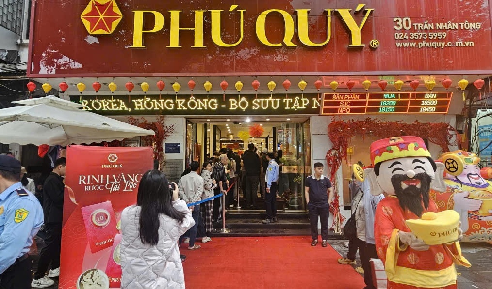 Vàng đạt mức tăng cao nhất trong hơn 1 tháng sau cuộc tấn công của Mỹ và Israel vào Iran