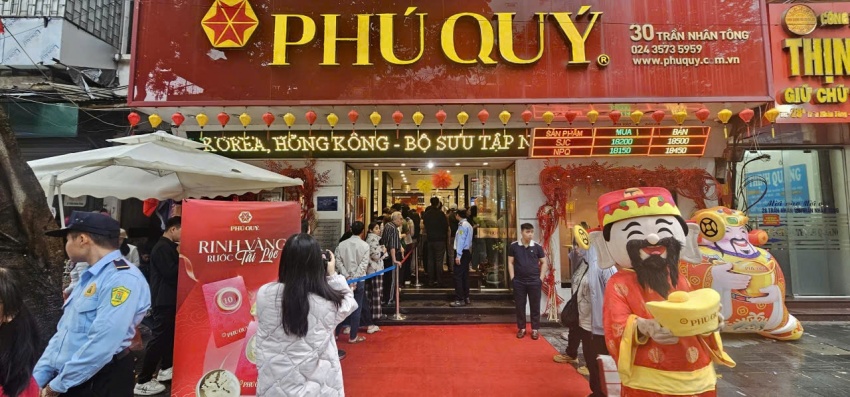 Vàng đạt mức tăng cao nhất trong hơn 1 tháng sau cuộc tấn công của Mỹ và Israel vào Iran