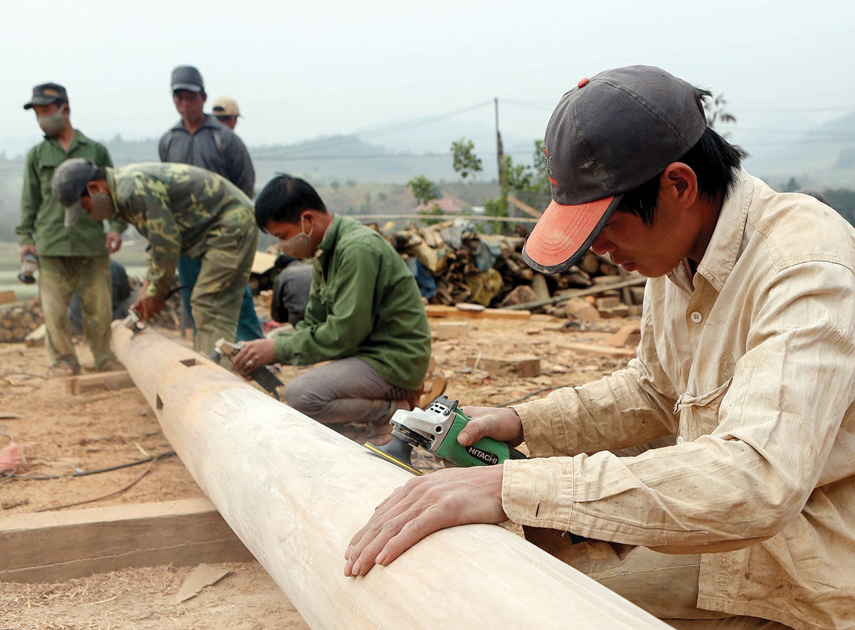 Người Thái dựng nhà sàn Người Thái dựng nhà sàn