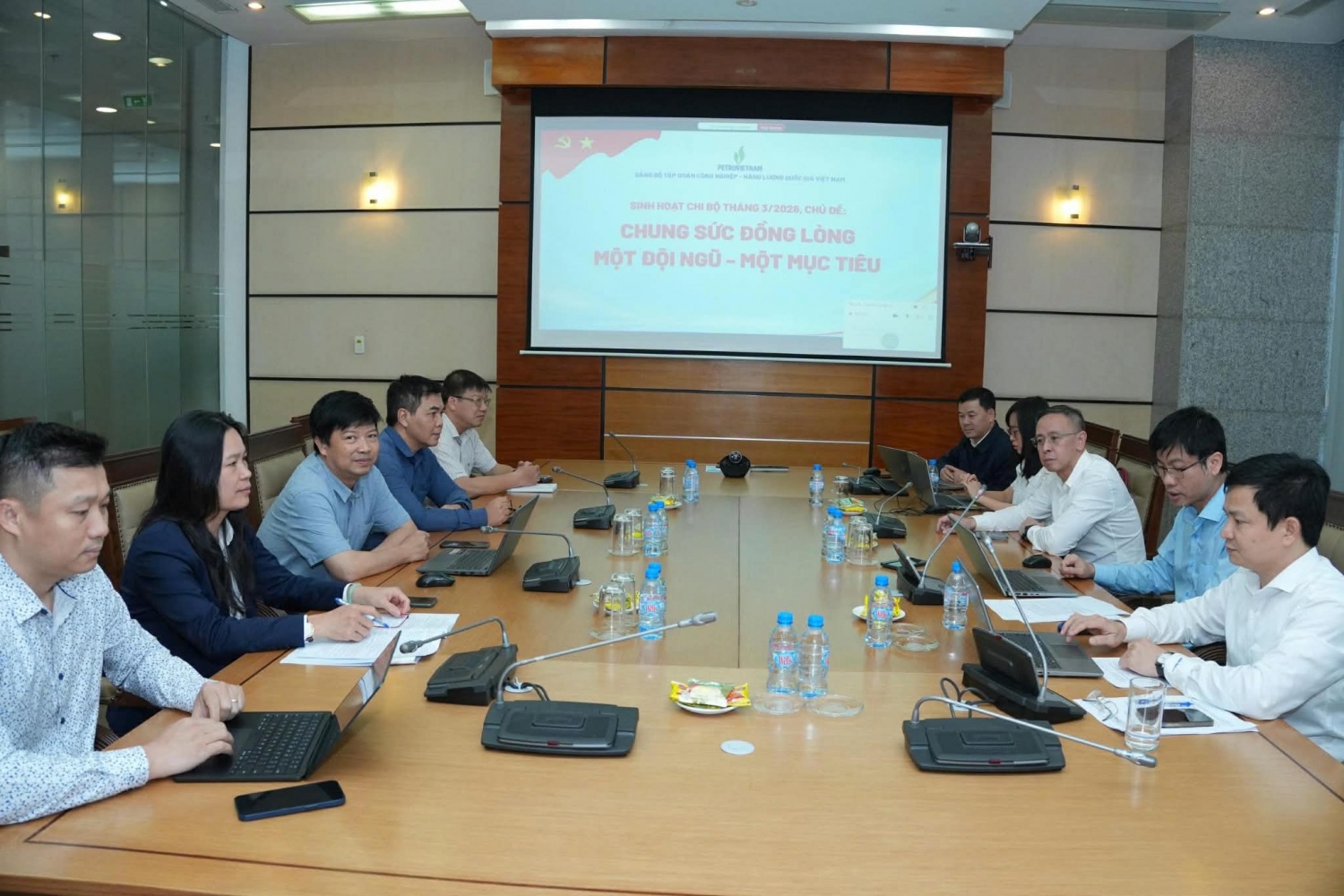 [Chùm ảnh] Đảng bộ Bộ máy QL&ĐH Petrovietnam tổ chức sinh hoạt chi bộ tháng 3