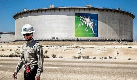 Saudi Aramco đang tìm cách chuyển hướng dòng dầu ra khỏi eo biển Hormuz