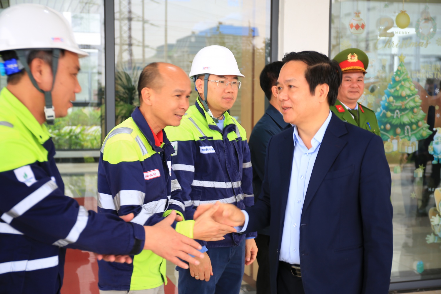 Chủ tịch UBND tỉnh Hưng Yên Phạm Quang Ngọc chúc Tết người lao động NMNĐ Thái Bình 2