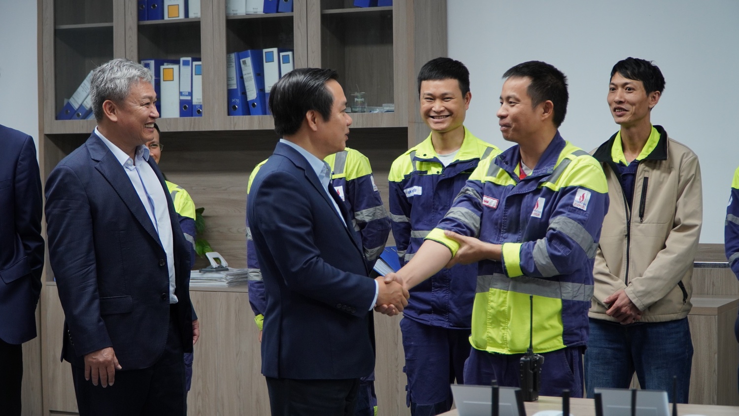 Chủ tịch UBND tỉnh Hưng Yên Phạm Quang Ngọc chúc Tết người lao động NMNĐ Thái Bình 2