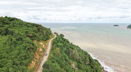 Hòn Khoai xa mà gần