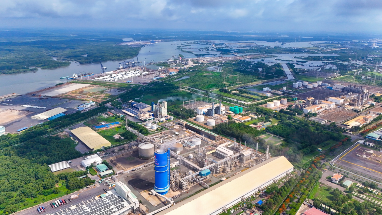 Nhà máy đạm Phú Mỹ nhìn ra Cảng Nhà máy đạm Phú Mỹ nhìn ra Cảng