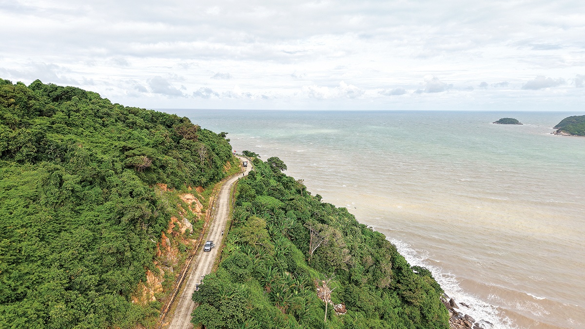 Hòn Khoai xa mà gần